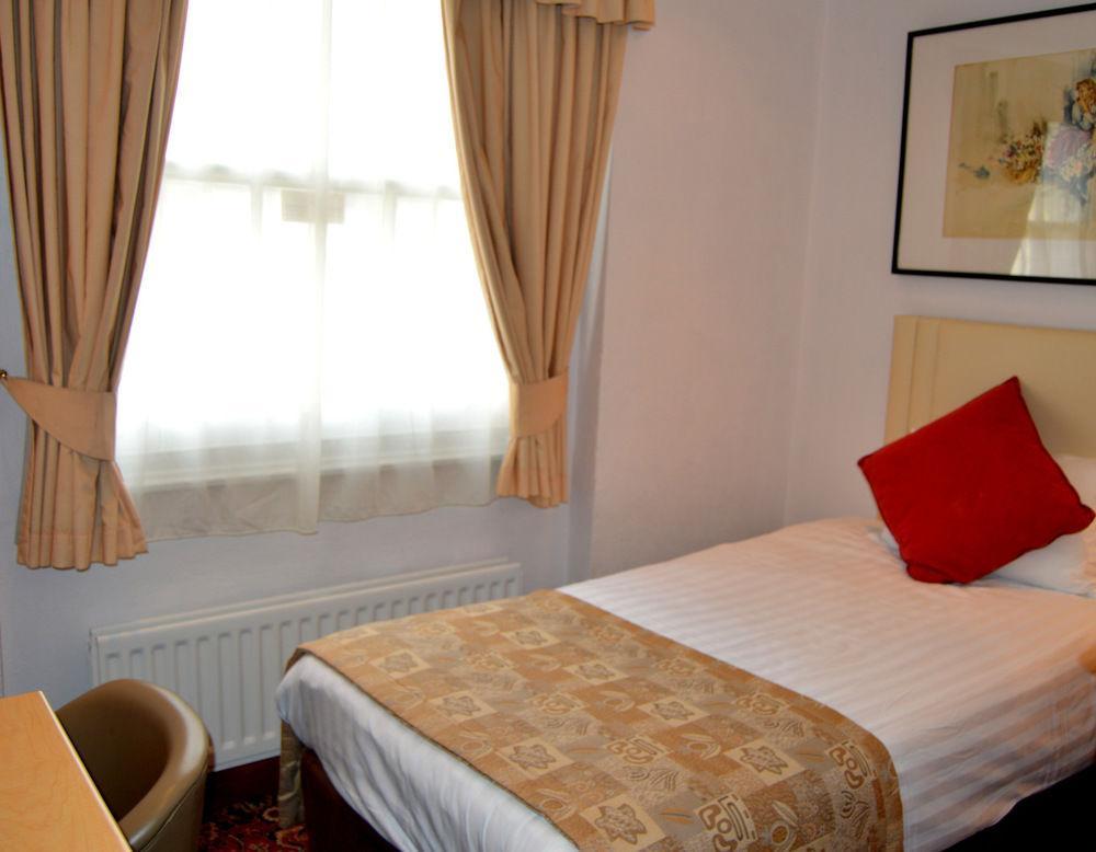 Holiday Villa Hotel 3* Londra
